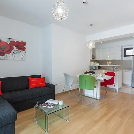 Navigatio With Parking شقة *