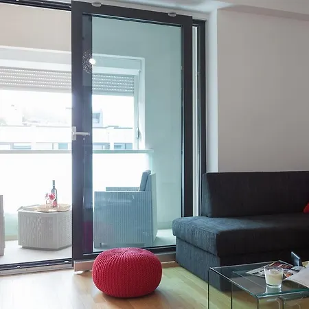 Navigatio With Parking شقة