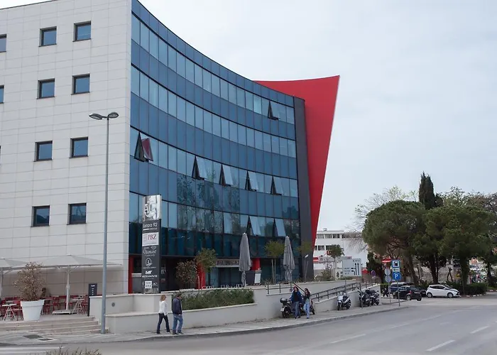 Navigatio With Parking شقة