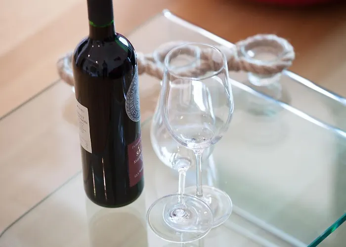 Navigatio With Parking شقة *