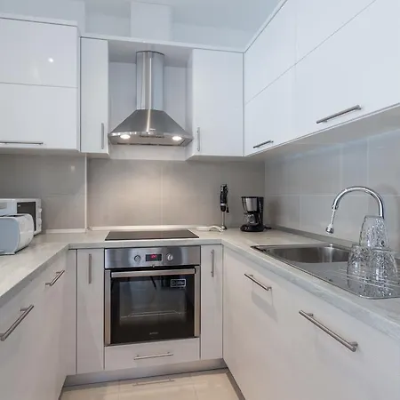 Navigatio With Parking Apartment *